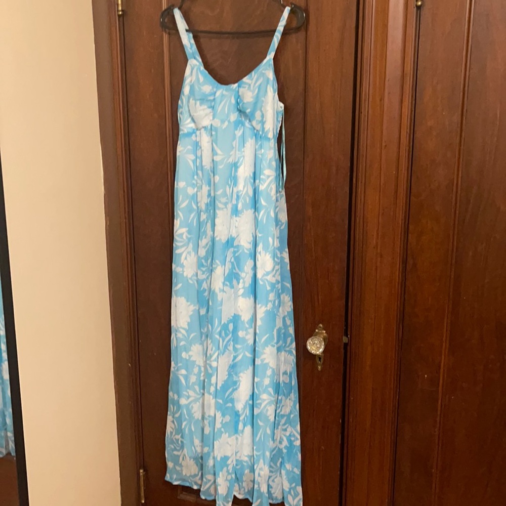 Klozlyne size small long white and blue summer dress